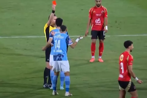  أحدثهم مهند لاشين.. مواجهة بيراميدز والأهلي تسجل البطاقة الحمراء رقم 11 (فيديو)